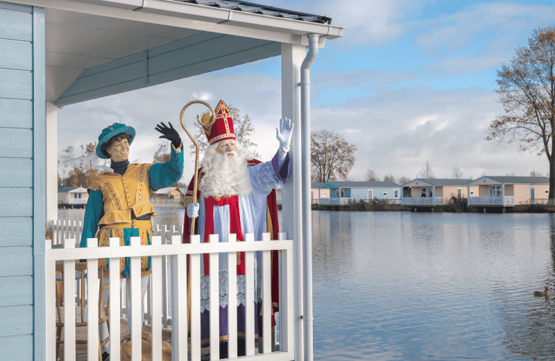 Sint en piet zwaaien familie resort molenwaard